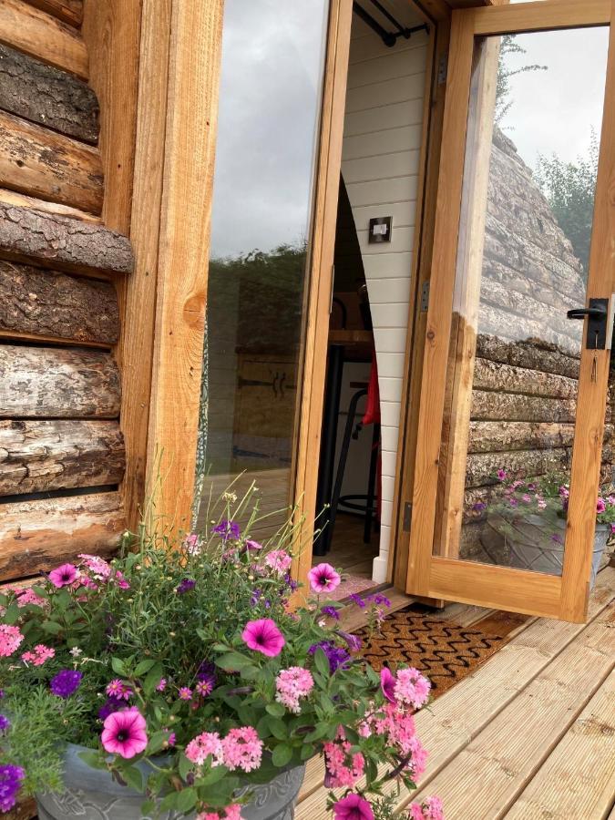 Delor - Bryntalch Glamping Pods Hotel Montgomery Eksteriør billede