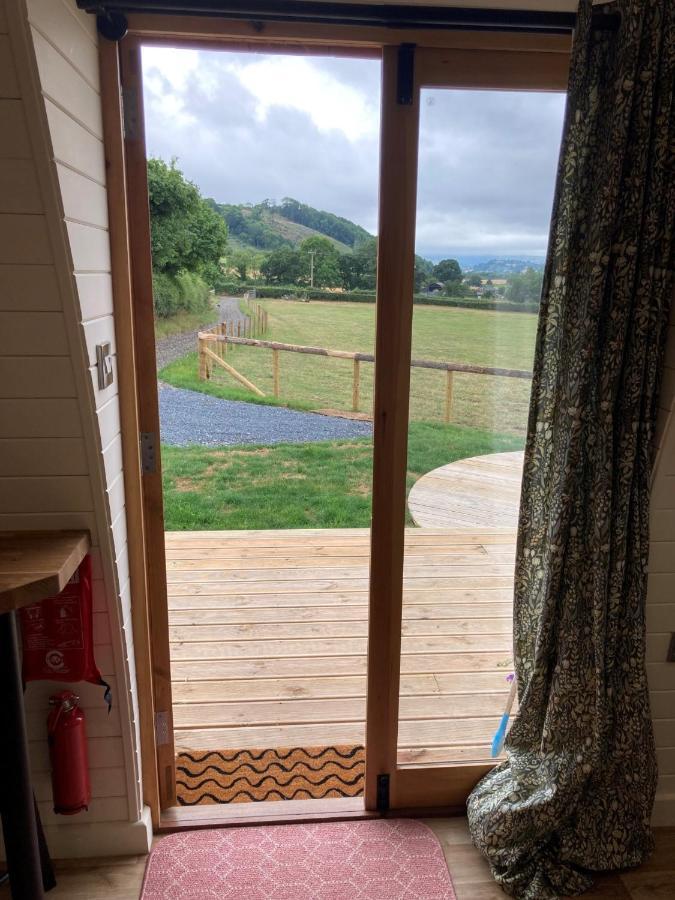 Delor - Bryntalch Glamping Pods Hotel Montgomery Eksteriør billede